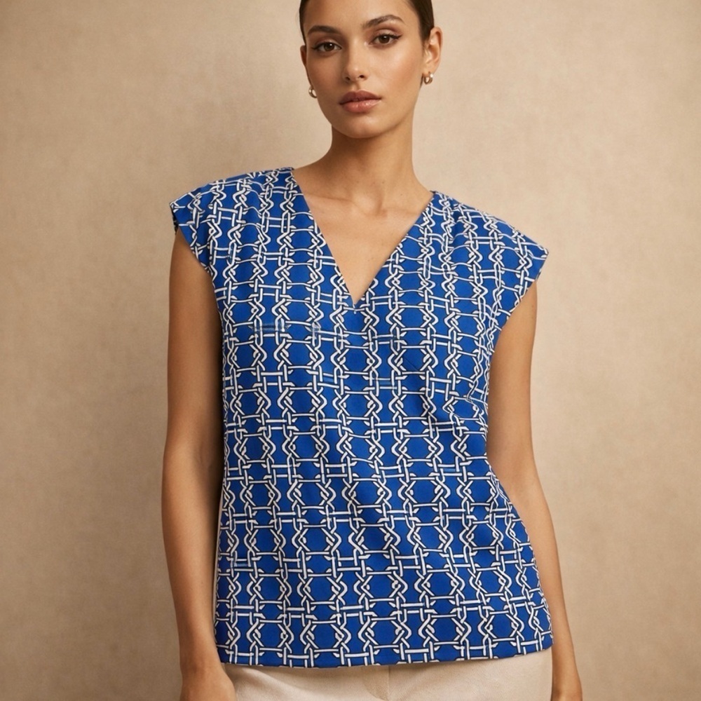The Limited Blue & White Geometric Print Women's Top Sleeveless Blouse Size M